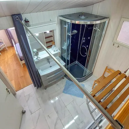 Beautiful In With Outdoor Swimming Pool *